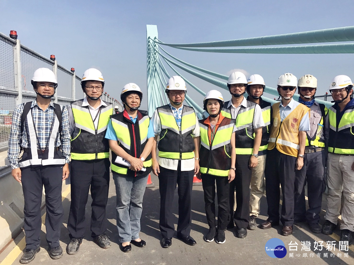大竹橋新橋已完成橫移 創國內斜張橋成功頂昇橫移首例