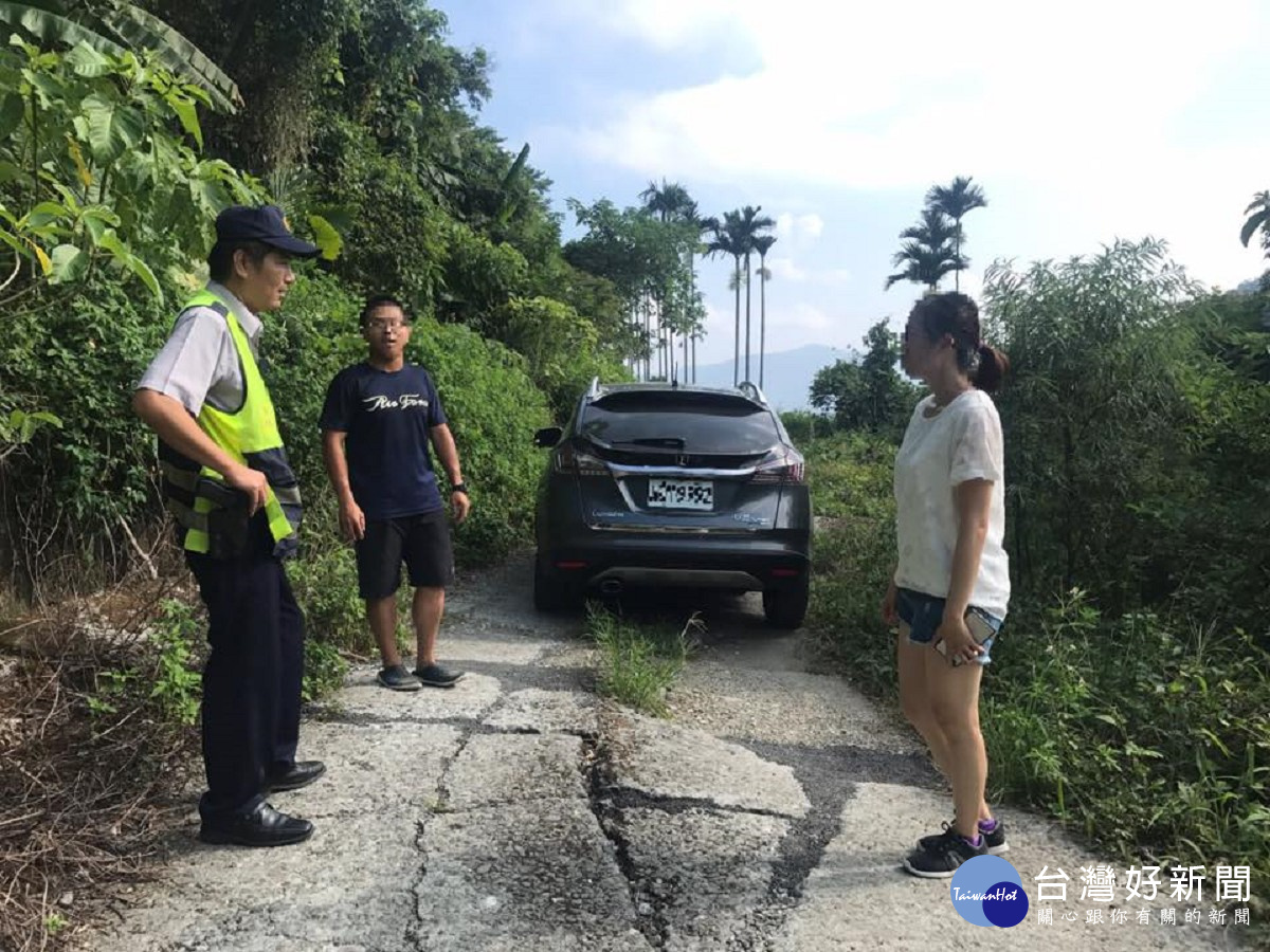 民眾賞花迷路驚魂　警方獲報迅速尋獲