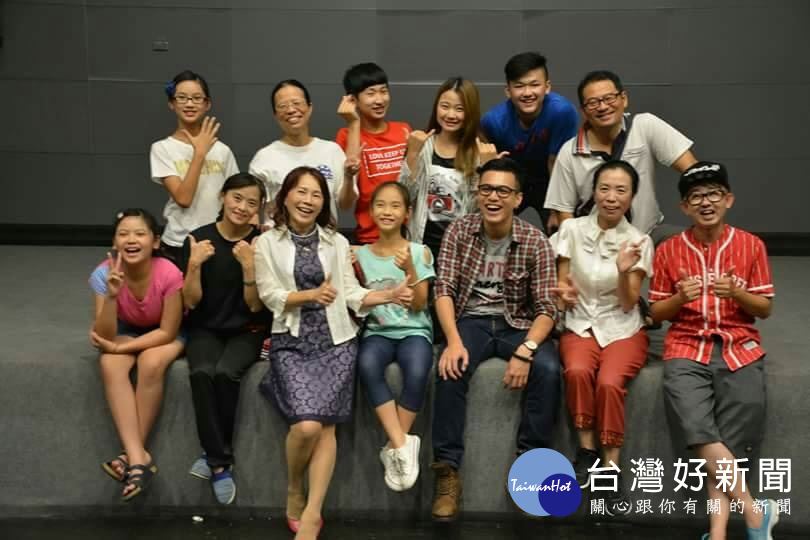 萍蓬草兒童劇團演出以已故文建會主委王拓創作之兒童文學作品《小豆子歷險記》、《咕咕精與小老頭》