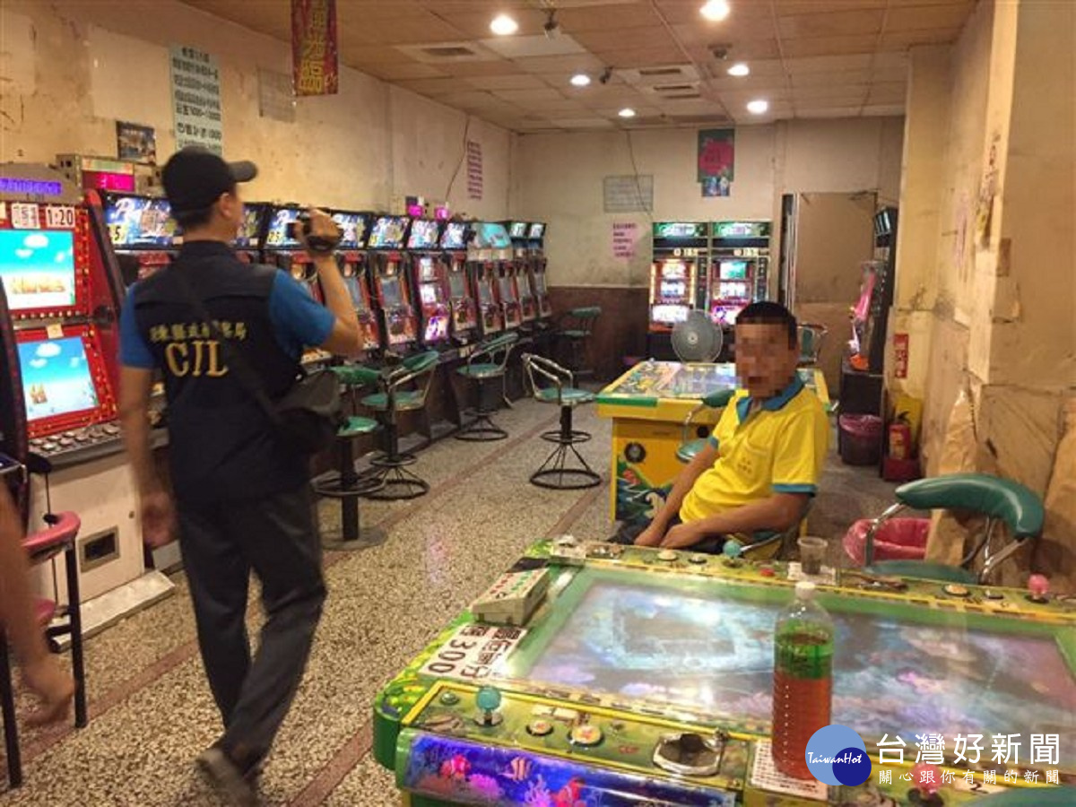 杜絕賭博電玩歪風　東港警掃蕩大型賭博性電玩店