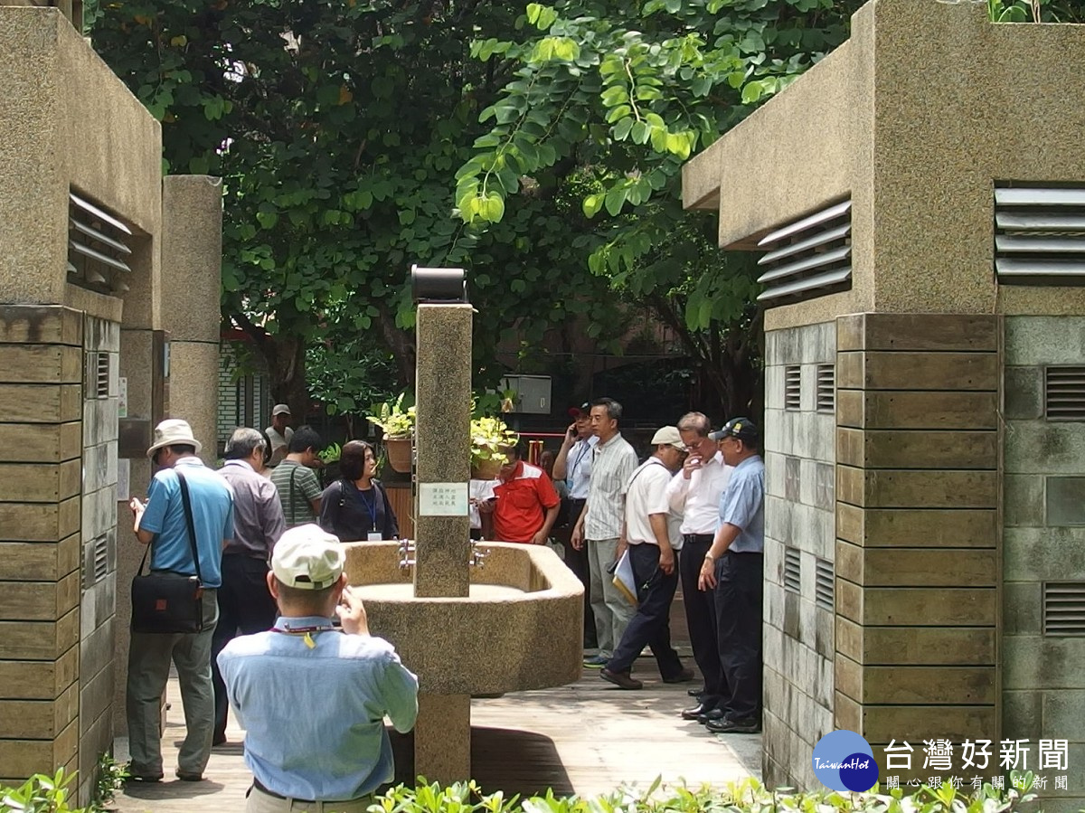 1060710進行玫瑰公園公廁實地勘查-1