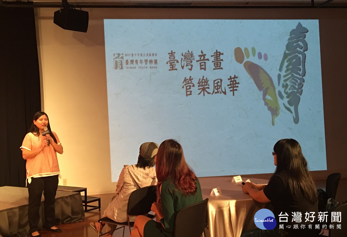 圖說:這次演出的臺中合唱團年度音樂會《阿母唱的歌》,首次售票演出,活的熱烈回響。(記者賴淑禎攝)