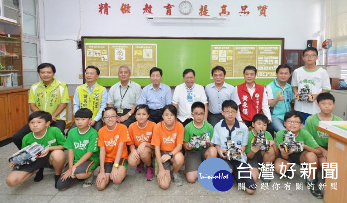 局長高安邦表示,桃園市今年挹注經費補助41所學校辦理創意機器人教學實施計畫。
