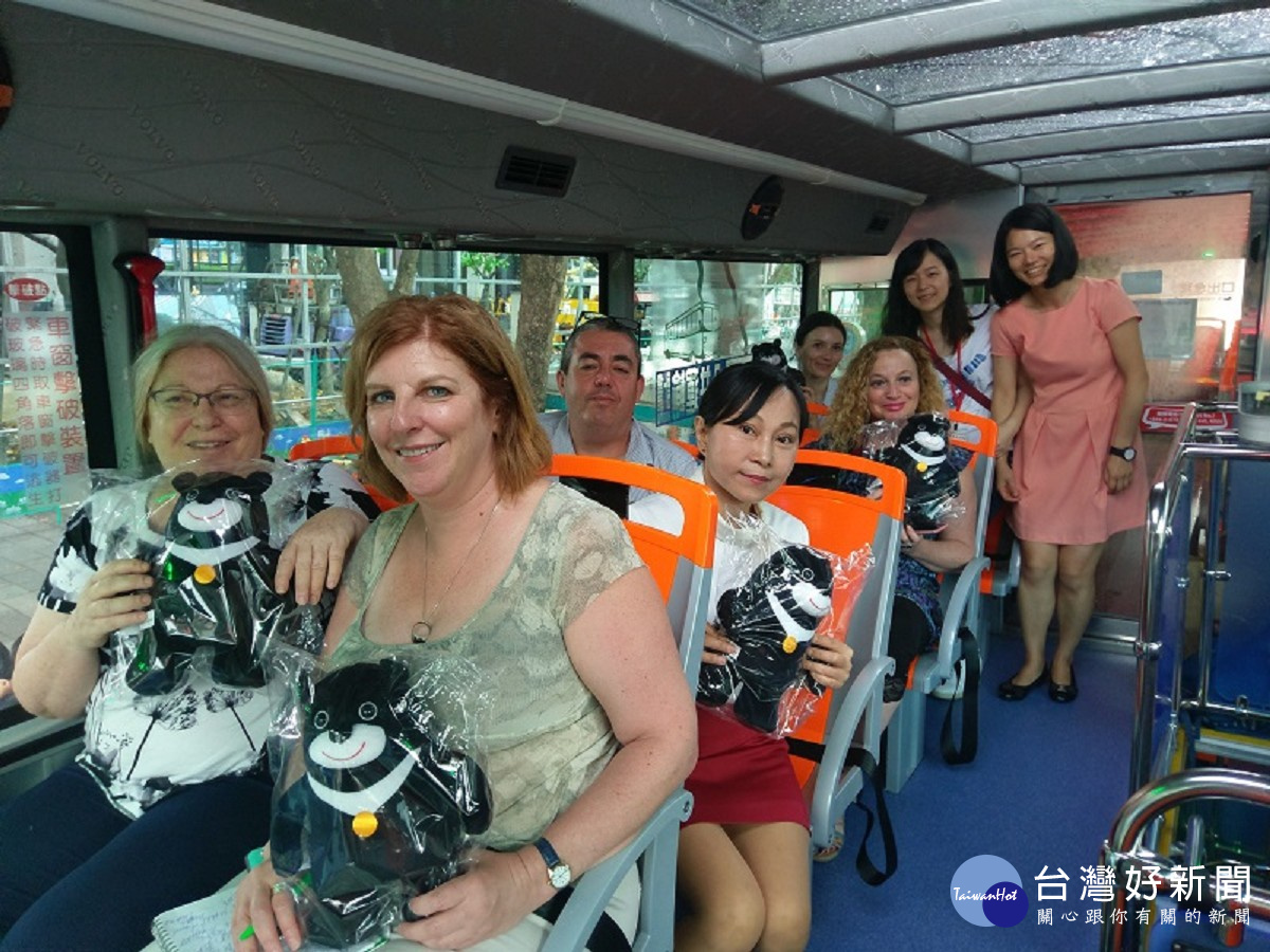 搶攻中東市場　以色列媒體團搭乘觀光巴士體驗新舊台北