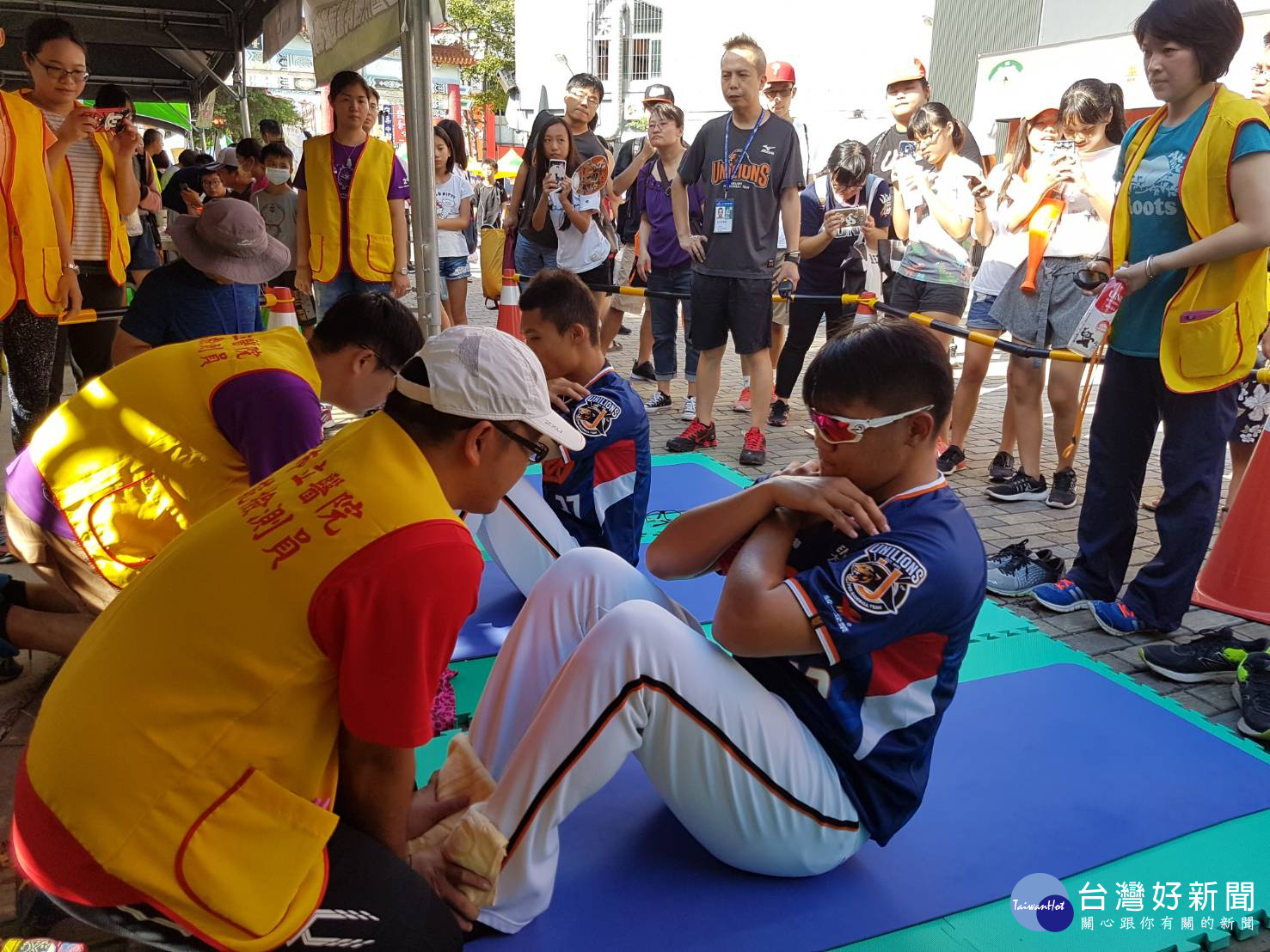 九九國民體育日　台南市立醫院與統一獅合辦體適能活動