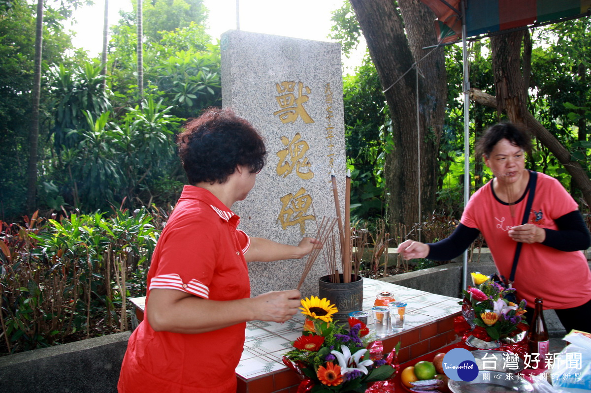 農產公司祭拜的獸魂與一般大眾祭祀的不一樣。(記者扶小萍攝)