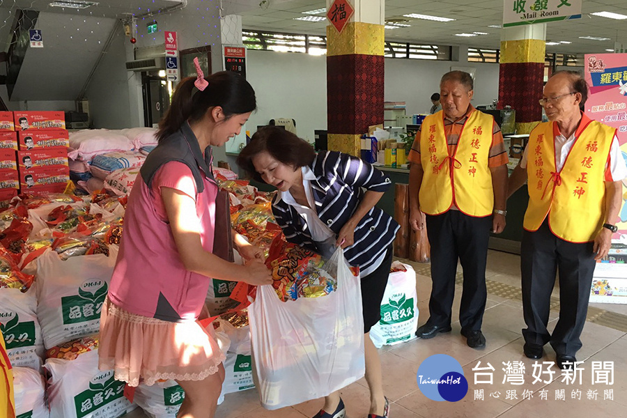 幫助弱勢團體　羅東中山公園福德廟普渡供品化為愛心物資