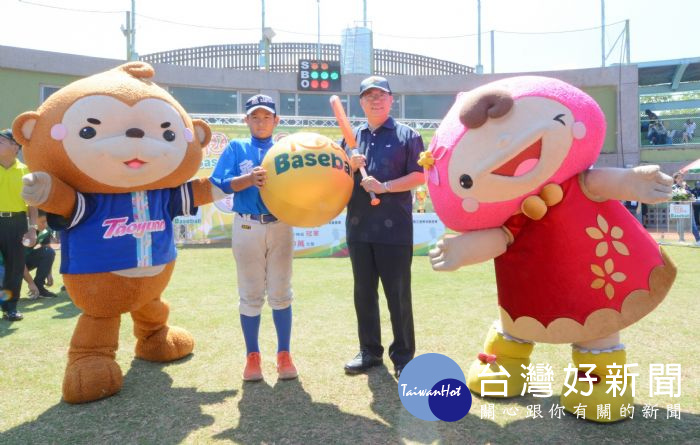 桃園市長鄭文燦出席「2017桃園市第二屆桃園盃全國三級棒球錦標賽少棒組、青少棒組」開幕典禮。