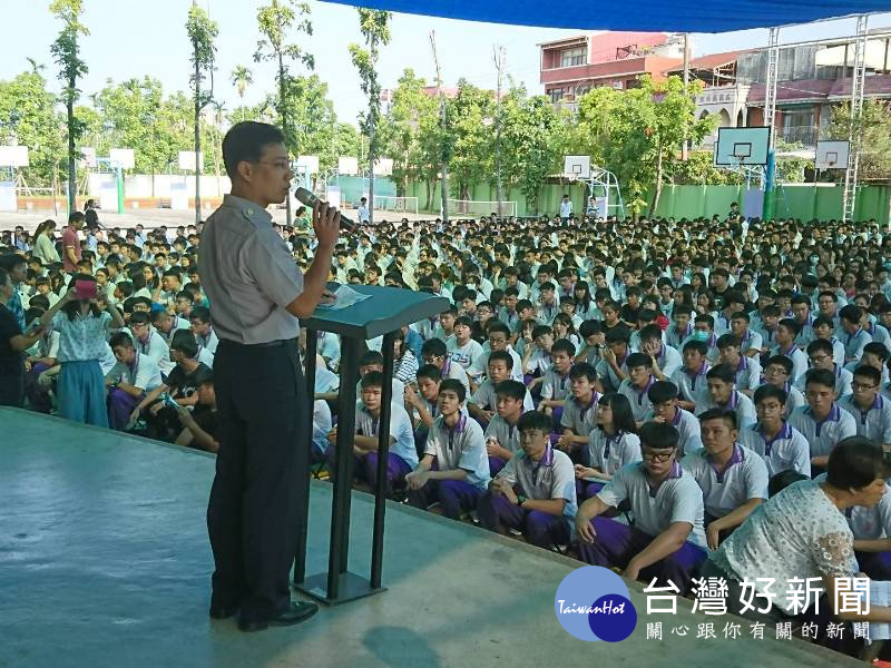 警深入校園及超商　實施反毒防詐宣導