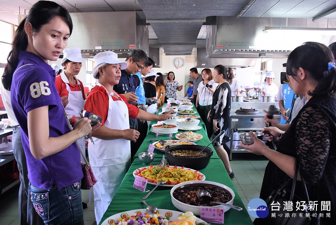 給原住民弱勢婦女魚竿　花蓮市月子餐製作研習成果發表