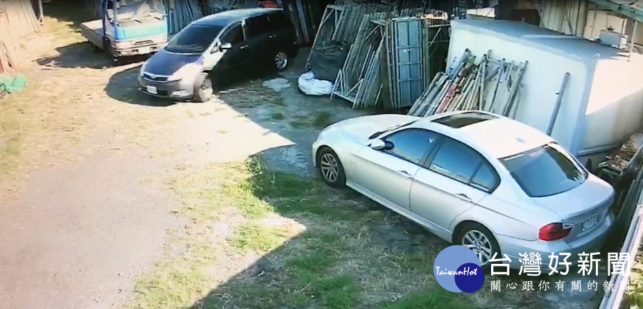 曾姓嫌犯開車將死者送醫急救後無效。