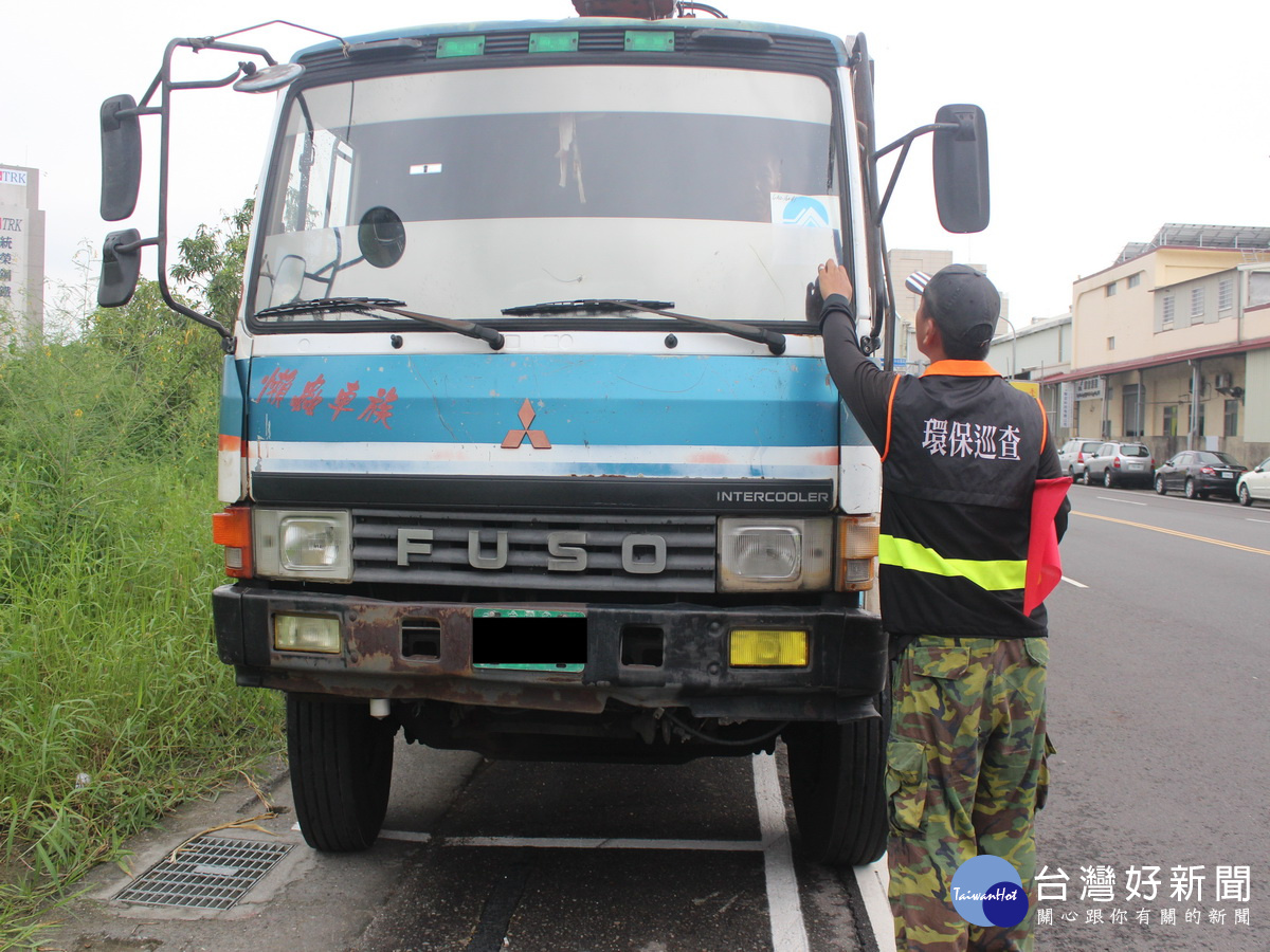 南市工業區無排煙標章柴油車　攔查超標即可開罰