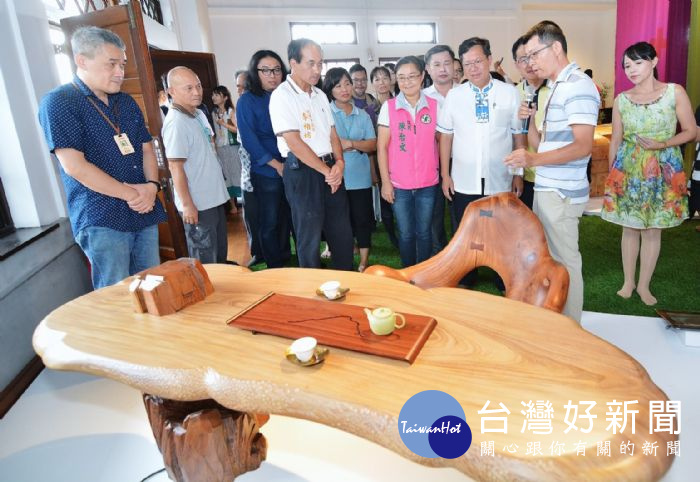 鄭市長表示，創作展包括「茶家具邀請展」及「茶主題小木器徵件展」。