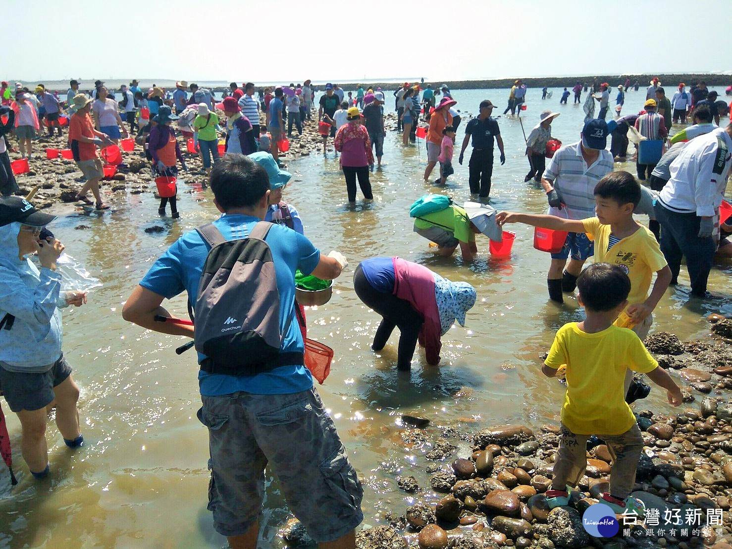 傳承先民的捕魚智慧　500名親子體驗石滬趣　