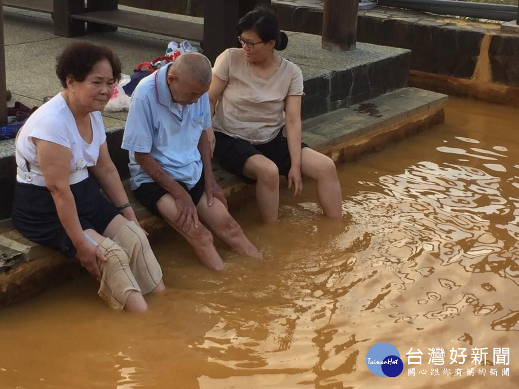 金山磺港戶外泡湯之樂