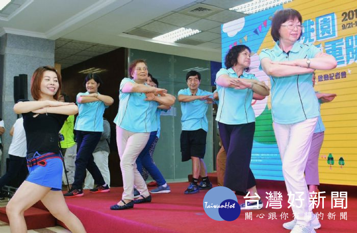 鄭市長鼓勵長輩參加活動,強化身心,與年輕人不脫節,也讓退休生活更豐富多樣。