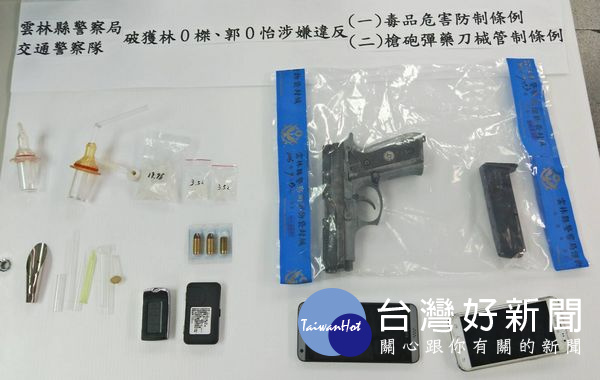 警方於犯嫌車上起獲改造手槍、子彈、安非他命、吸食器、電子磅秤等工具。(記者陳昭宗拍攝)