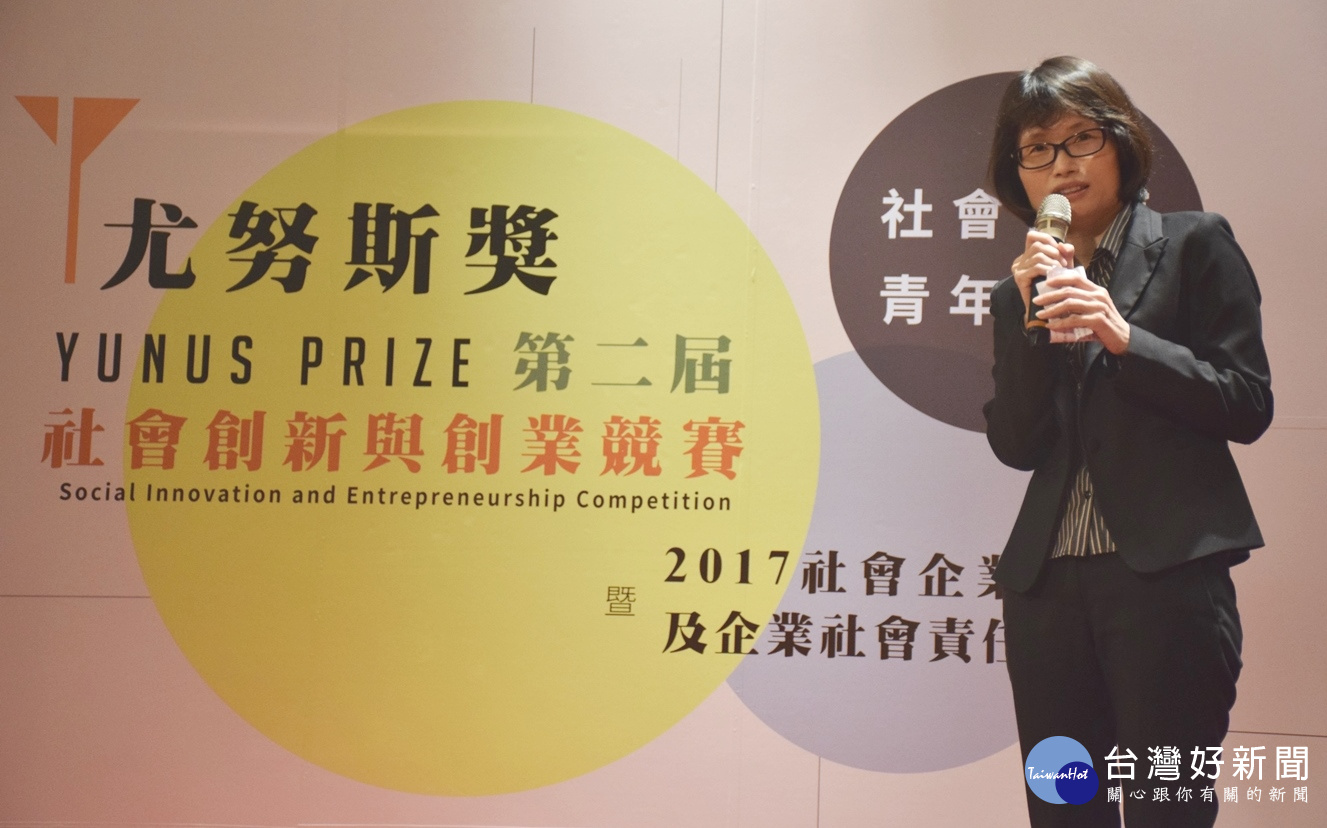 丁玉珍表示,讓關心社會創新議題的青年不限在學與否皆可報名,計吸引了53隊,共200多位選手報名提案。