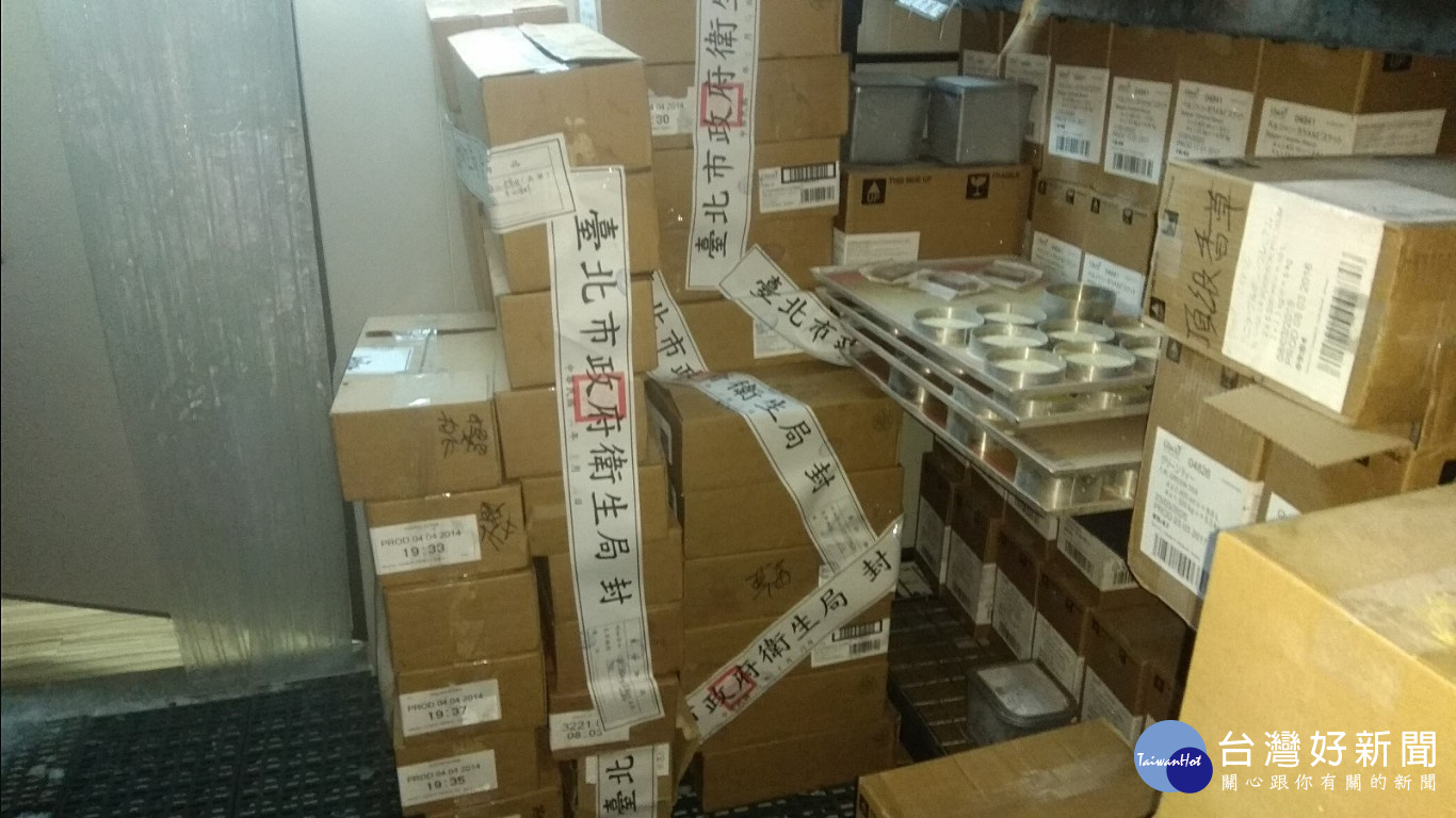 北市衛生局8月中、9月現場稽查振紳洋行,發現現場儲存5項比利時蜂鳥Glacio冰淇淋等過期食品,依食品安全衛生管理法法裁處新台幣120萬元罰鍰,並勒令業者停工。(圖/台北市衛生局)