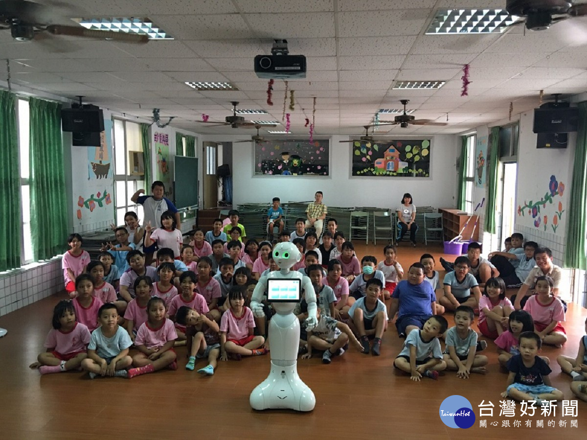 機器人化身行動小老師　開拓屏東學子科技領域視野