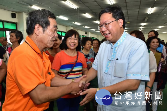 桃園市長鄭文燦,視察八德公有零售市場設置「福興市民活動中心」。