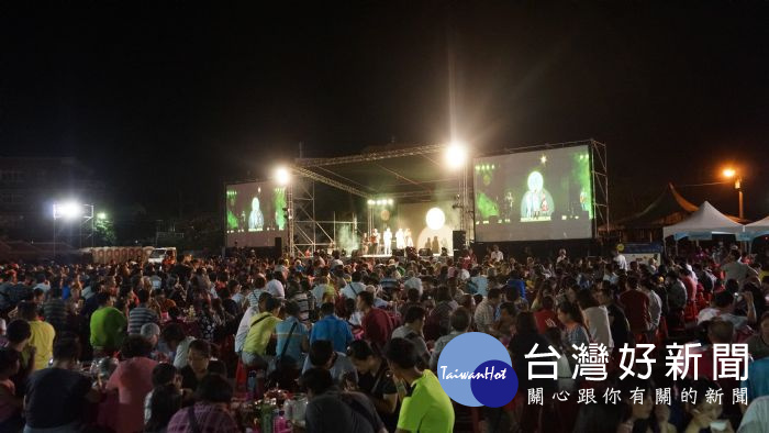 「客家月光團圓音樂宴」,席開百桌邀千人一起食豐沛、聽音樂、賞月光,提前歡度充滿「客味」的中秋佳節!