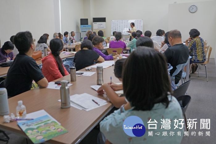 坊間少見的「山歌詞寫作」課程許多民眾慕名而來,兩場次講座皆在開放報名一週內宣告額滿。