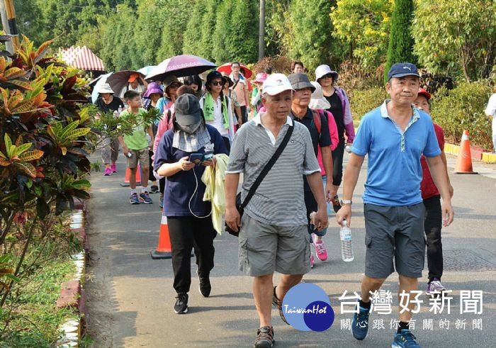 楊梅區江夏堂，全民樂活登山健走行。