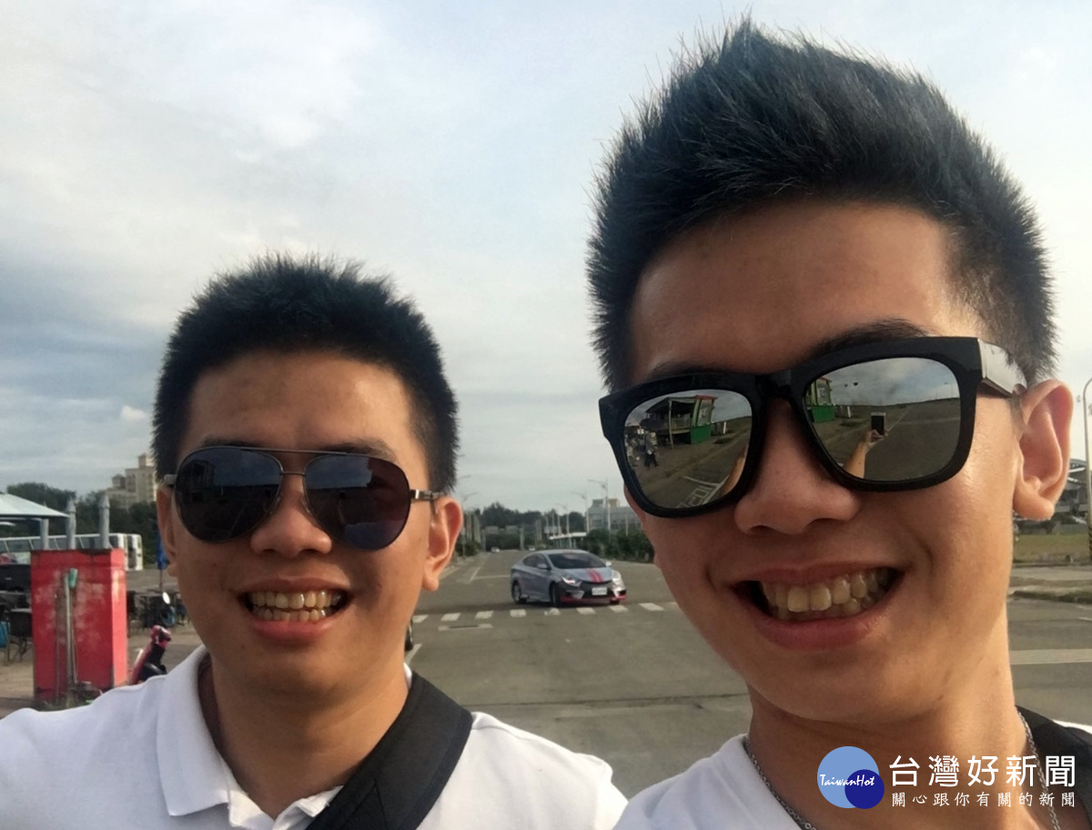 ROTC自蘭陽技術學院的哥哥張銘軒(右),與開南公管系三年級的弟弟張懷元抱有飛行夢想