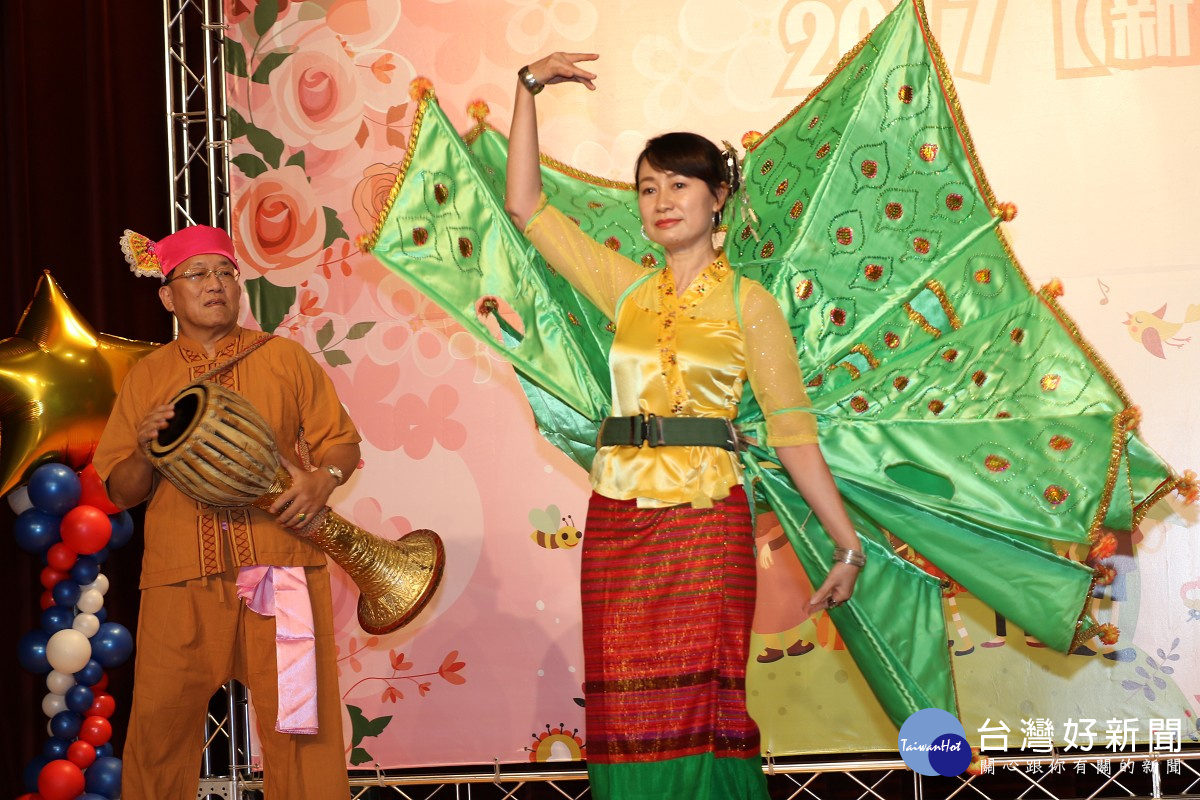 緬甸新住民在表揚會中表演傣族孔雀舞