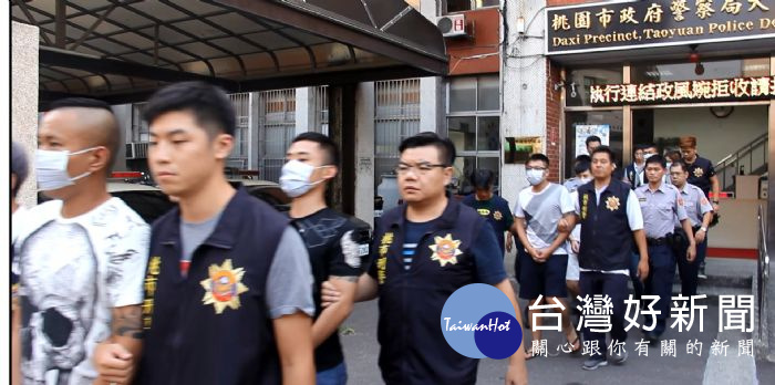 桃市警局為淨化國慶慶典活動期間社會治安,規劃執行「封城除暴專案三合一行動」勤務。
