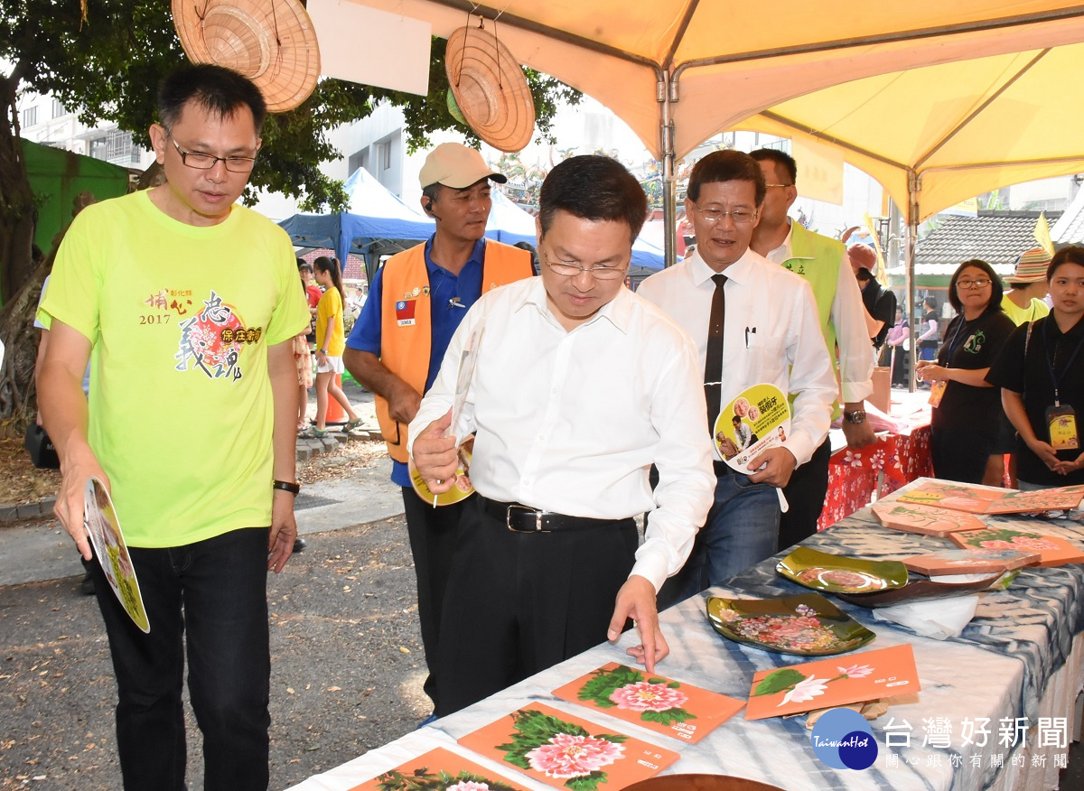 03埔心義民祭活動 縣長巡視攤位2