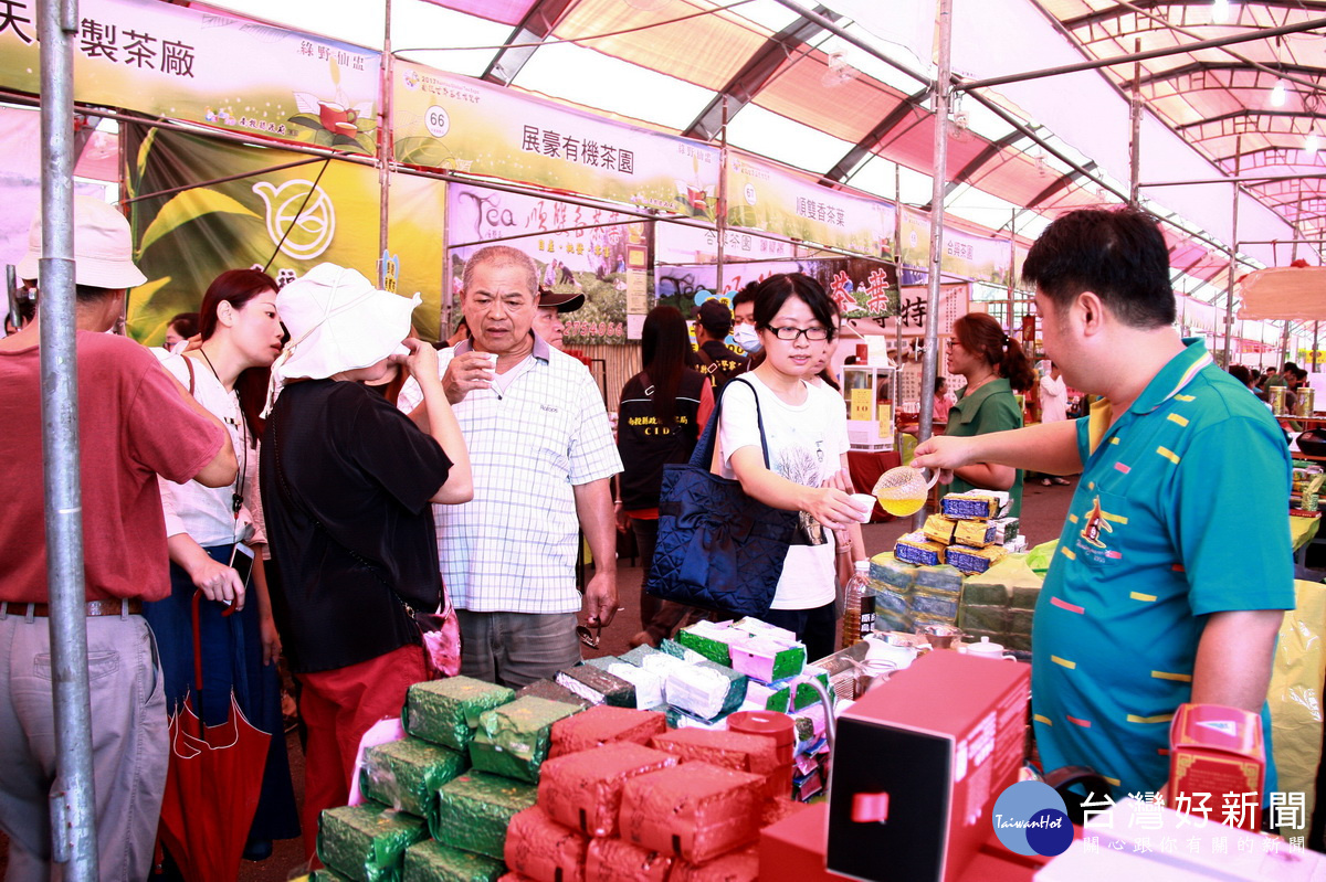 各家茶品不同好茶等你來品。(記者扶小萍攝)