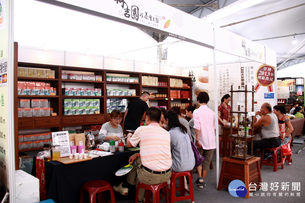 各家茶品不同好茶等你來品。(記者扶小萍攝)