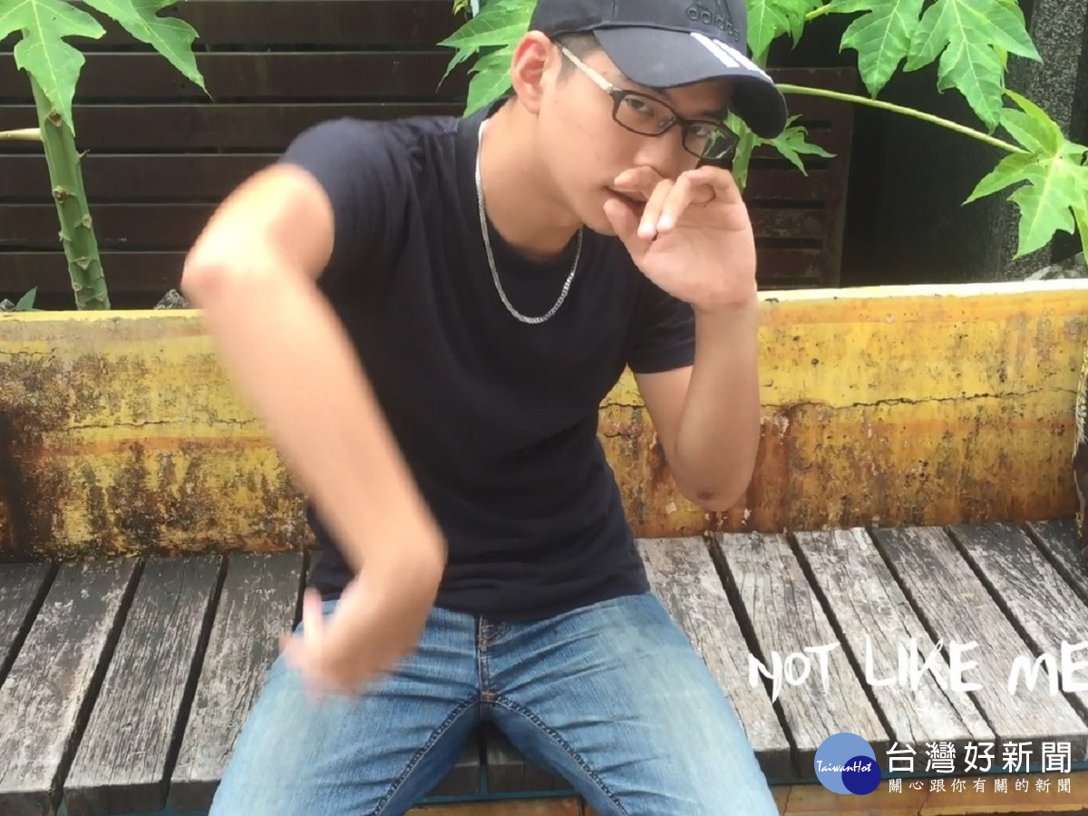 新北校園廣告人政治大學參賽學生,以RAP的方式唱出新北老街特色。