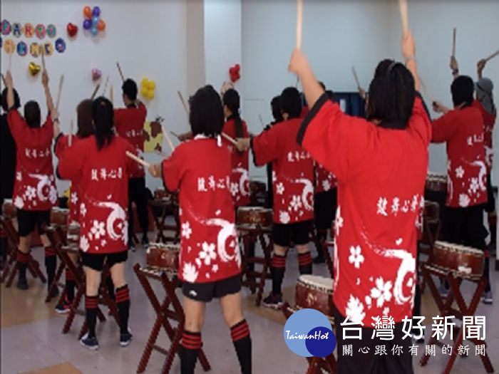 桃園療養院舉辦親子營活動,熱熱鬧鬧地揭開「共學醫病溝通,共同響應病安週」活動序幕。