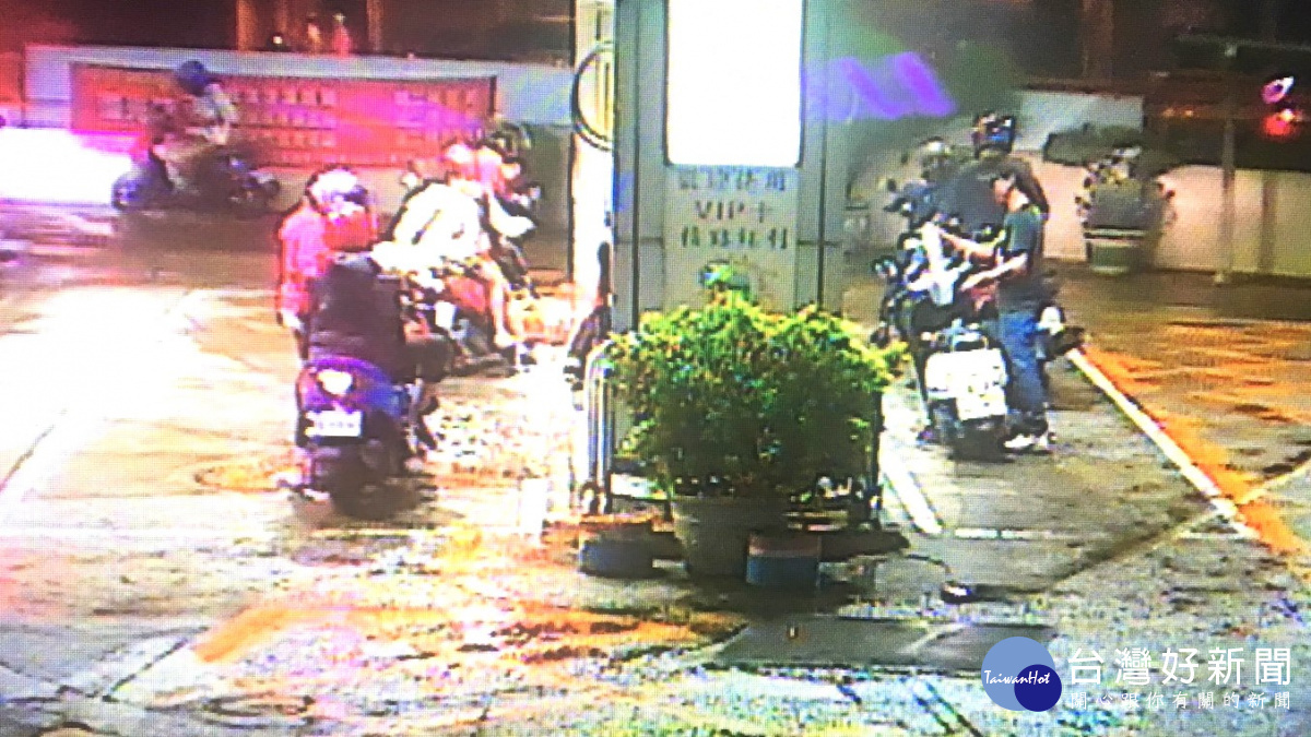警方在埔心加油站及附近之天羅地網調得犯嫌騎車買油之影像。