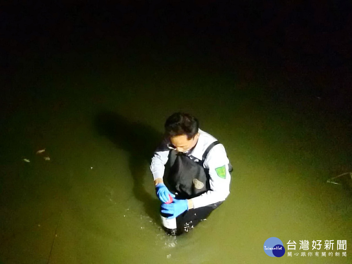 聯合稽查人員徹夜清查確定出口商為定碁有限公司,立即進行移動管制、採樣及市場賣場稽核與監測等緊急措施。