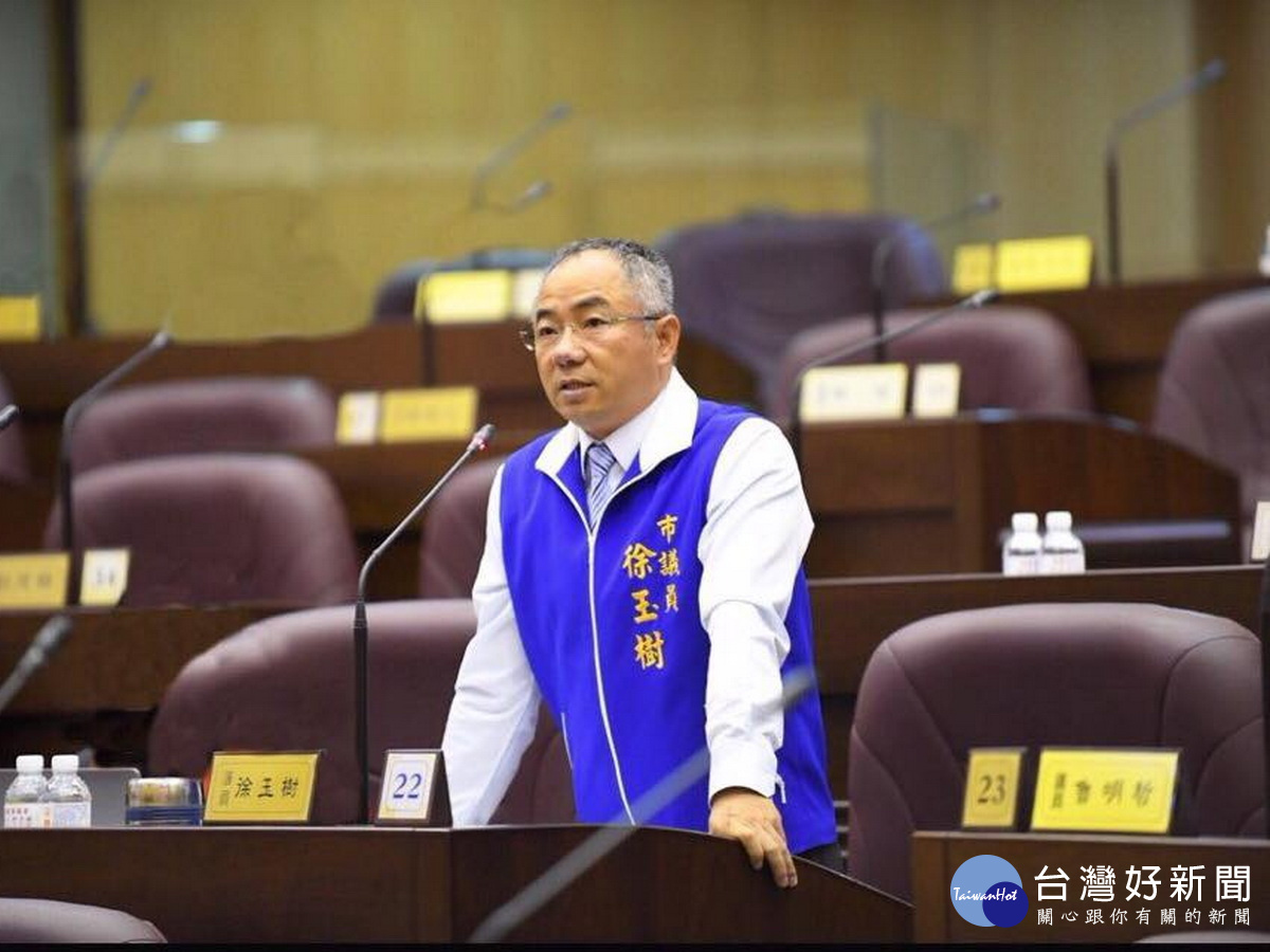 桃園市議員徐玉樹針對中壢某養殖場大閘蟹被香港海關檢驗出戴奧辛超標問題提出質詢。