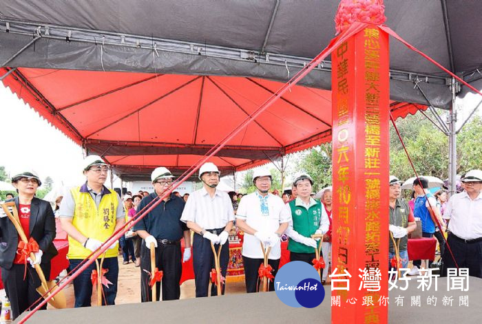 桃園市長鄭文燦,出席「埔心溪幹線大新三號橋至新莊一號橋排水路拓寬工程」開工典禮。