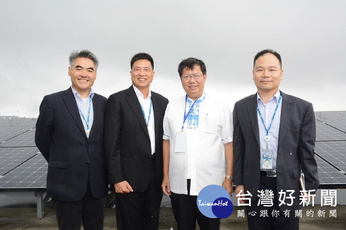 鄭市長表示,桃園境內約有1萬1,000家工廠,佔全國用電量的13.6%,有推動綠電的必要。