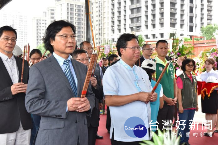 桃園市長鄭文燦前往八德區,出席「八德一號社會住宅新建工程開工祈福典禮」。