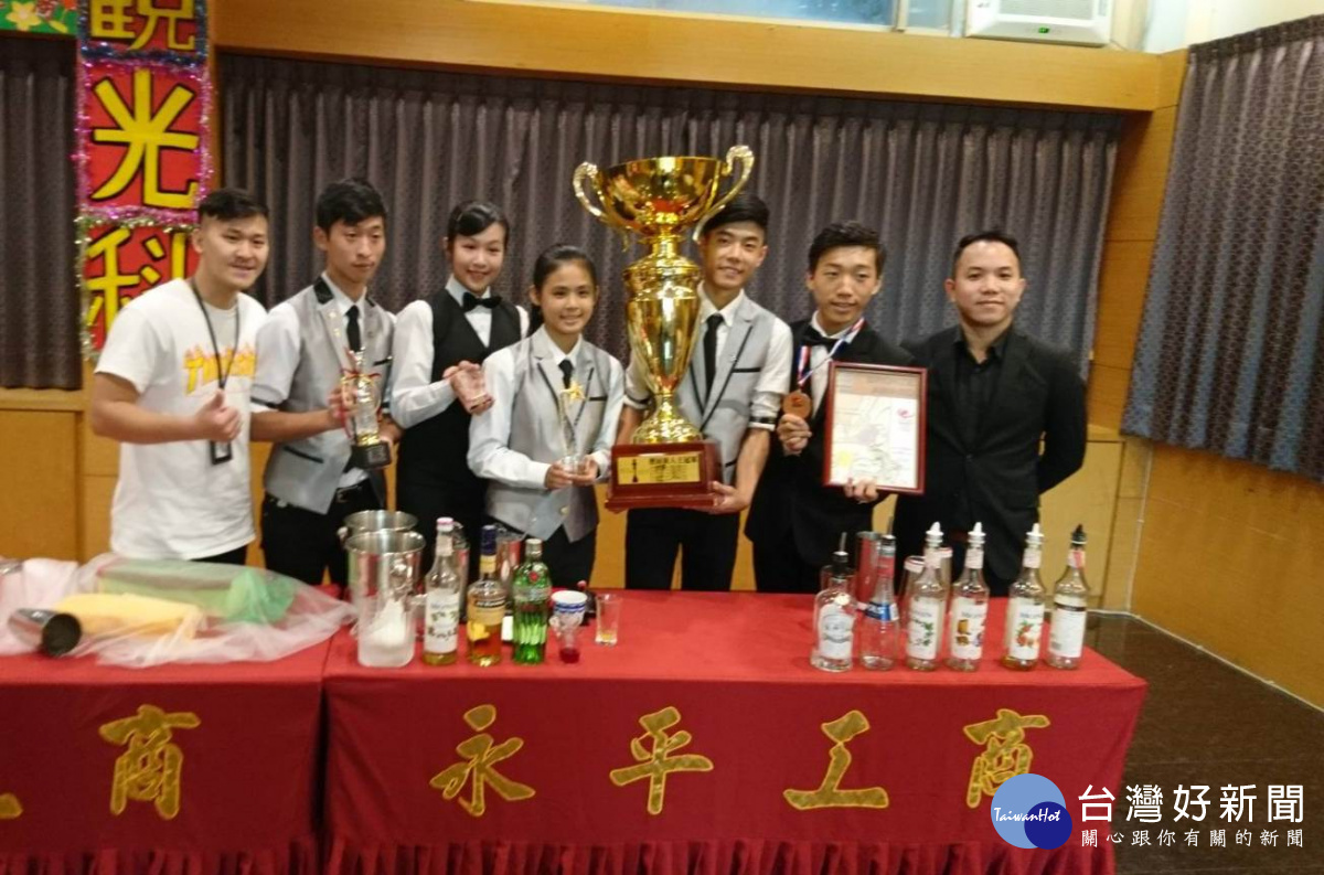 永平調酒社國際賽連連得獎，日本橫濱賽、新人王摘雙金，馬來西亞賽奪銅。