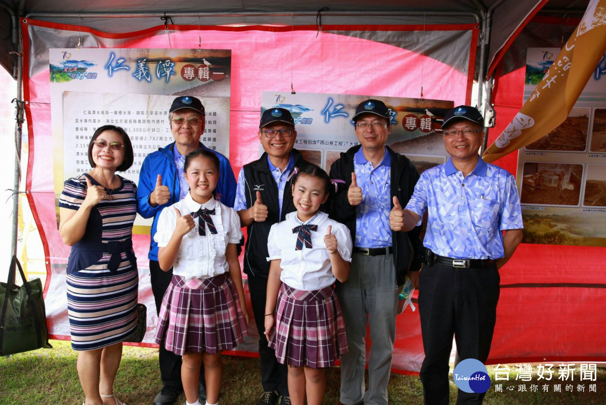 全國第一座堤頂太陽能光電示範廊道 嘉市八掌溪畔閃亮登場