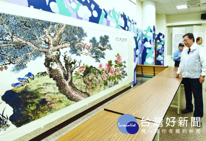 桃園市長鄭文燦前往中壢區成功公園,出席「〈尋根.印象.往事〉2017桃園眷村文化節社區活動」。