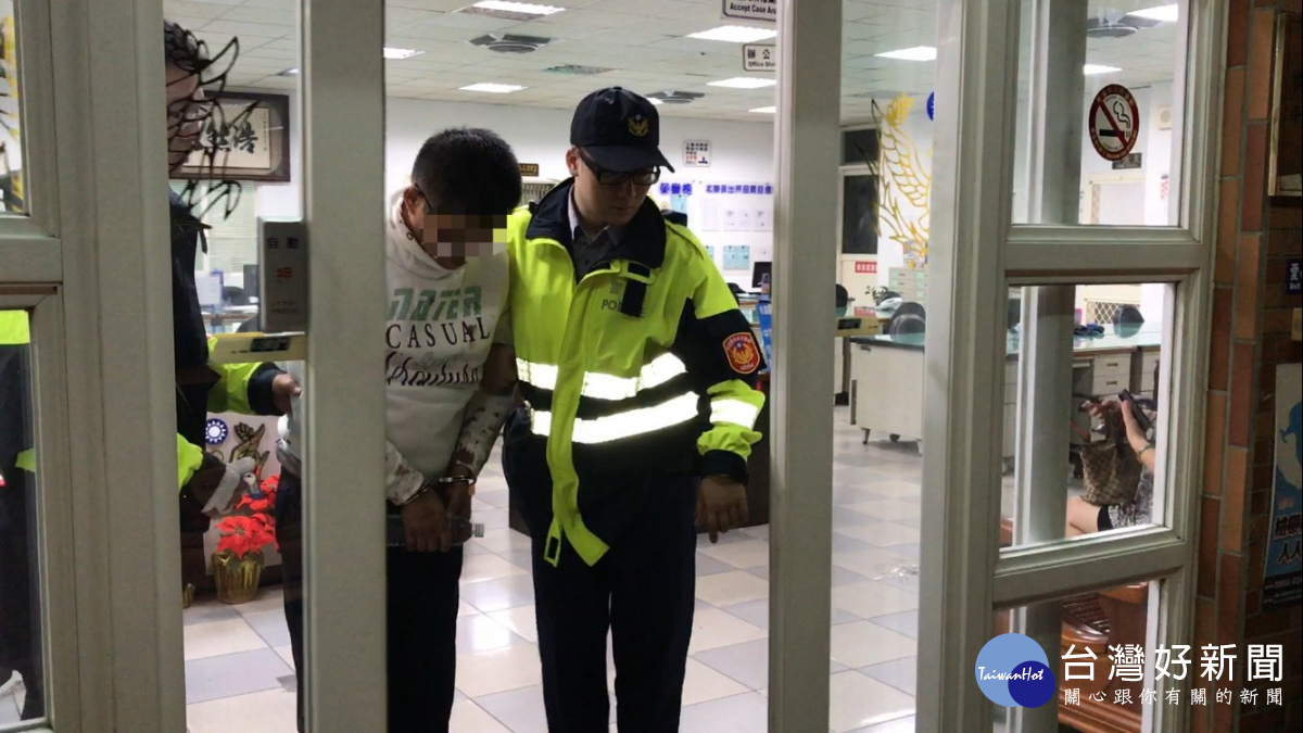 聞男對毒品來源避重就輕回應,警方訊後,依毒品及妨害公務罪嫌移送地檢署偵辦。