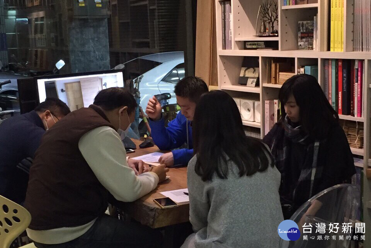 哲空間室內裝修設計有限公司獨具設計感的店面坐落於台北市西門町,是少數同時擁有國家認證「專業設計」及「專業施工」合法立案的室內裝修設計公司。(圖/哲空間室內裝修設計有限公司提供)