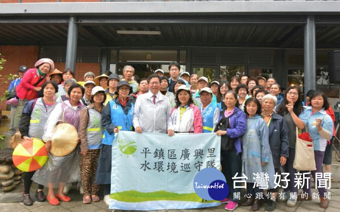 桃園市長鄭文燦前往老街溪河川教育中心,出席「老街溪重陽淨溪活動」。