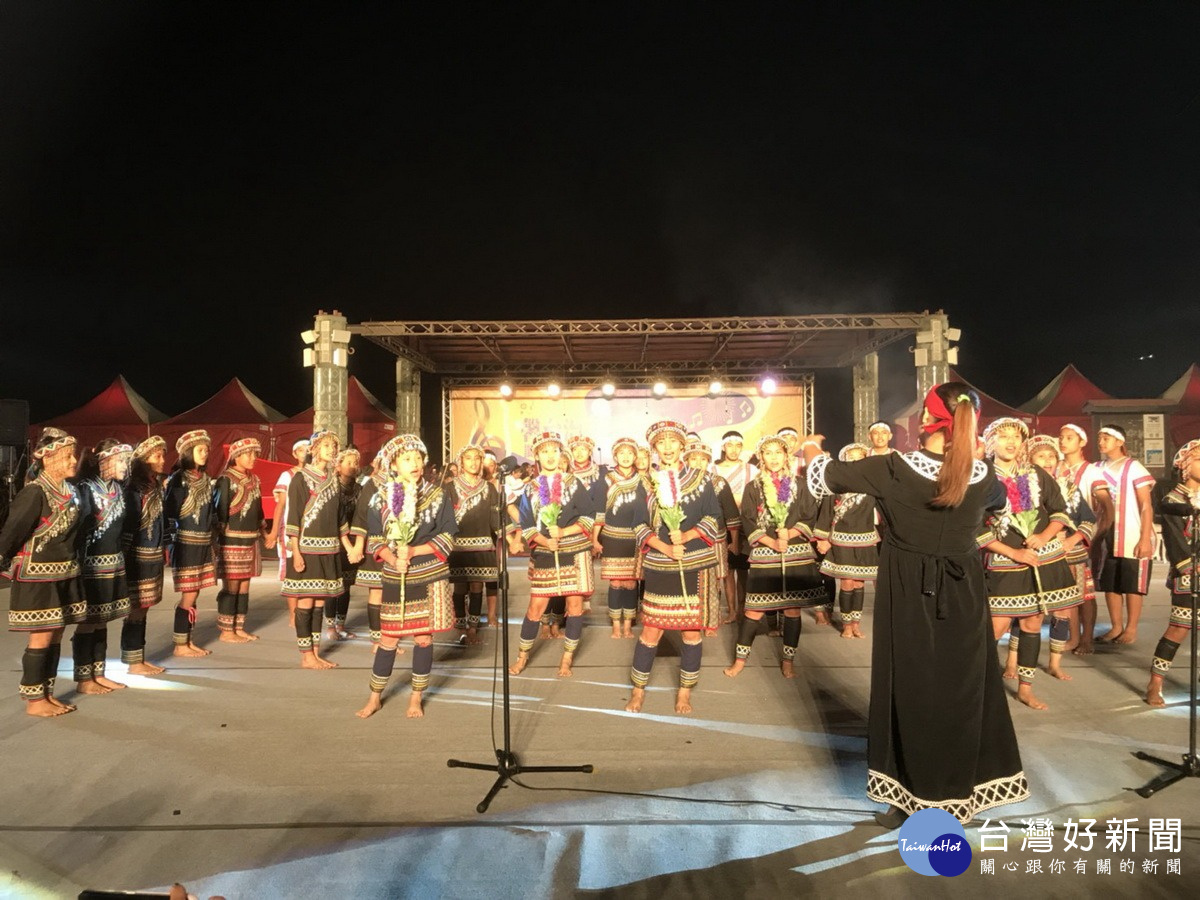 水里民和國中的布農族歌謠演出。