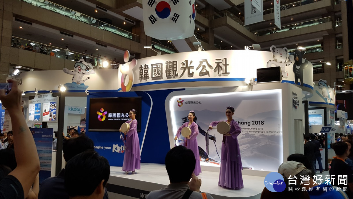 台北國際旅展在世貿一館、三館登場,上千家的旅行社、飯店業者、航空公司齊聚一堂,共同參與這一年一度的盛宴